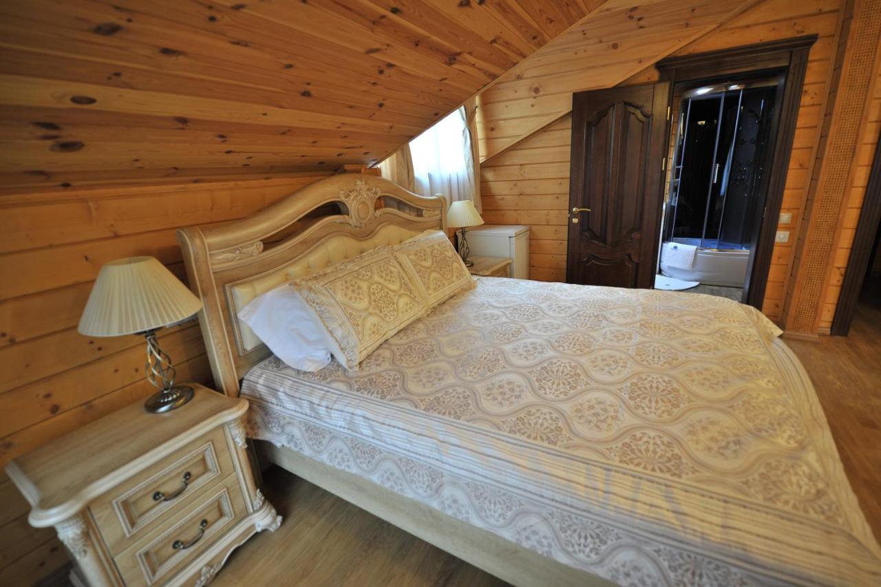 Maison d'hôtes Комплекс Відпочинку Goldfіsh Сlub à Babintsy Extérieur photo